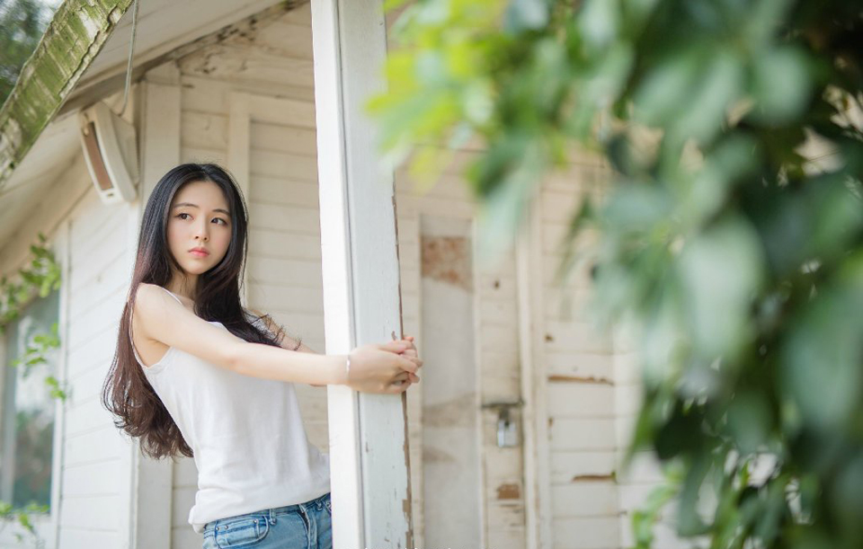 假话如同台词，常常是背熟了再说；真话如同咳嗽，多数是在压抑不住的时候喷涌而出。